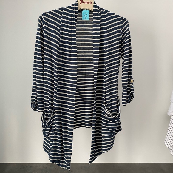 pretty sweater - Picture 1 of 4